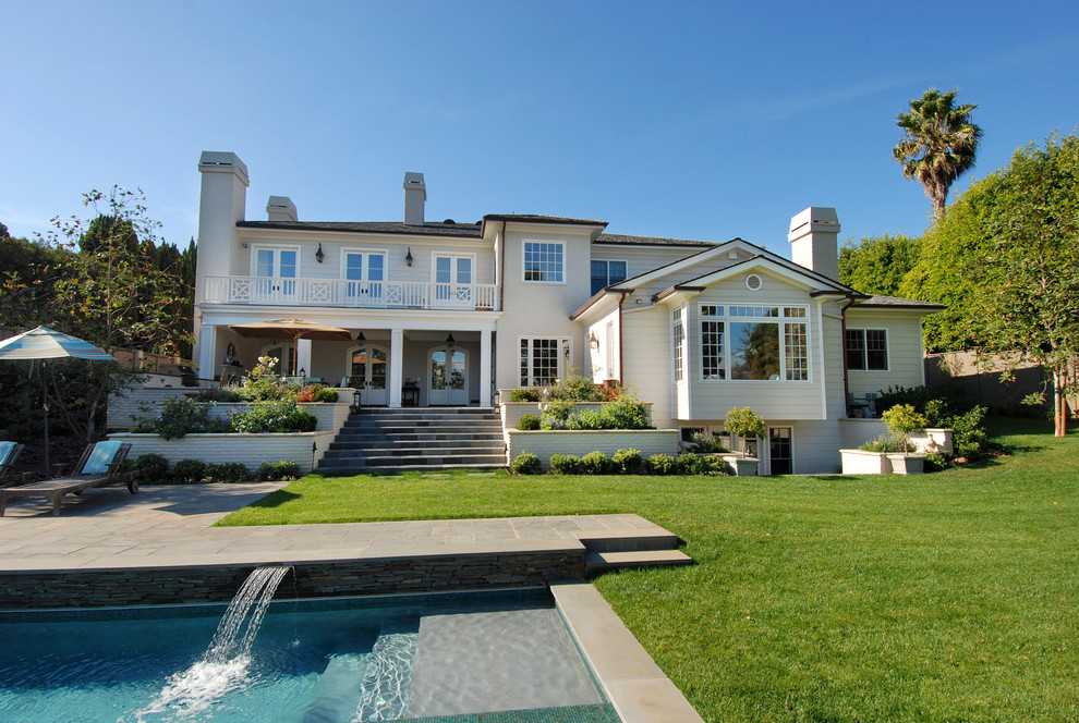 Example of a classic pool design in Los Angeles
