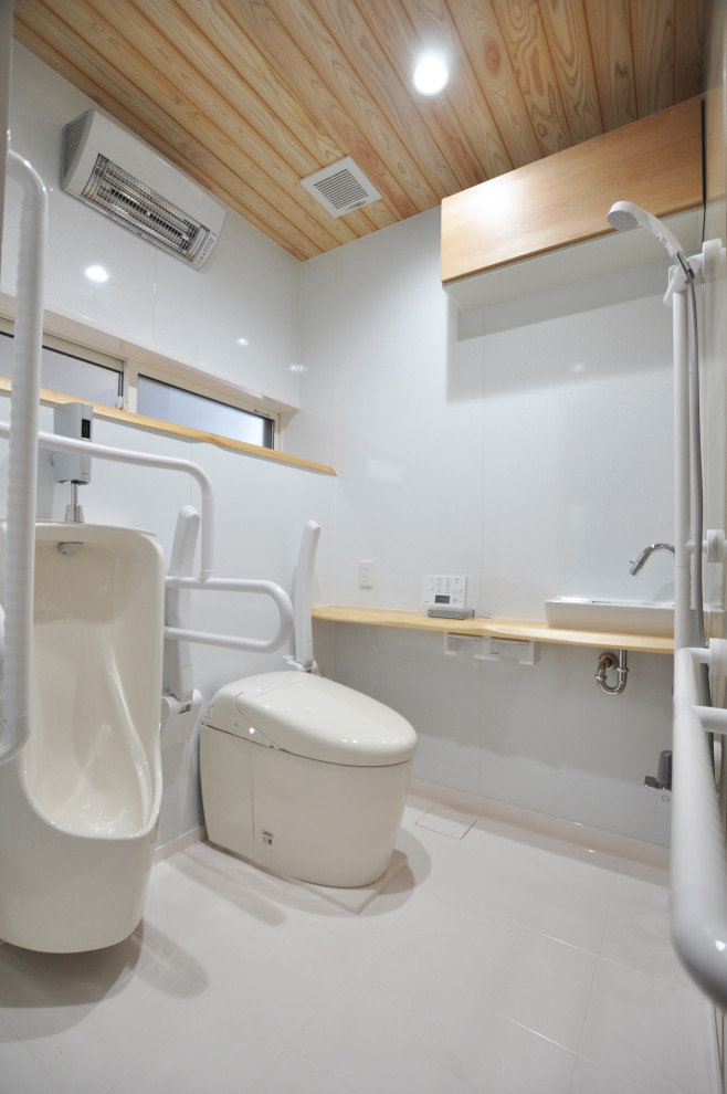 Cette image montre un WC et toilettes minimaliste.