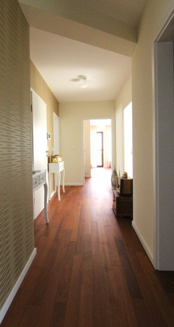 Renovierung und Neugestaltung Wohnung im Einfamilienhaus eclectic-corridor