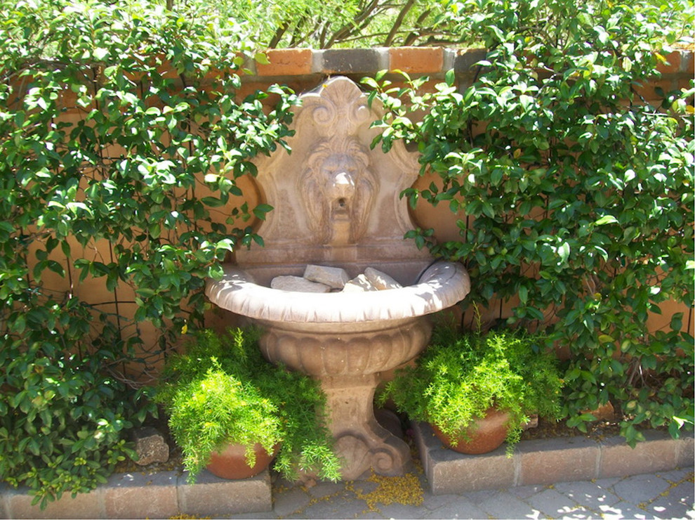 Photo of a rustic landscaping in Phoenix.
