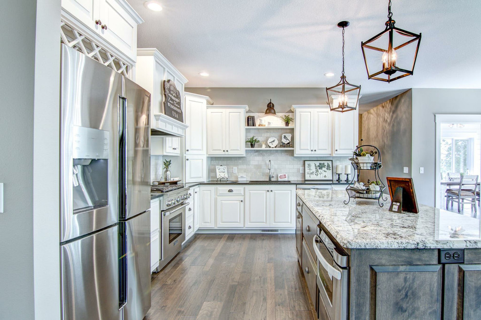 Transitional kitchen photo in Minneapolis