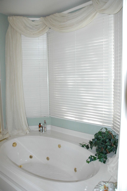 Fleur De Lis Master Bathroom 