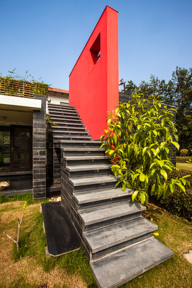 Design ideas for a tropical staircase in Delhi.