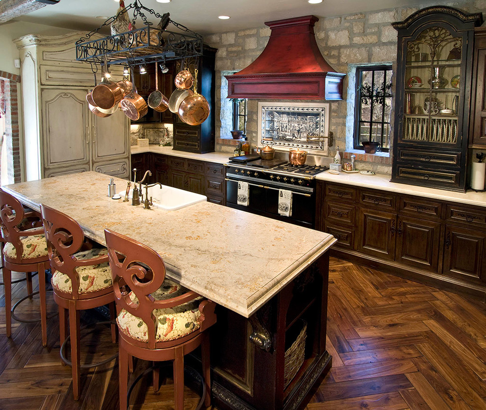 Photo of a traditional kitchen in Las Vegas.