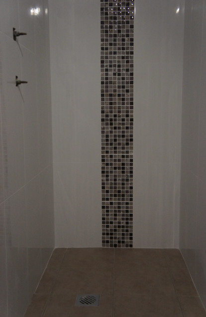 Photo of a contemporary bathroom in Sydney.