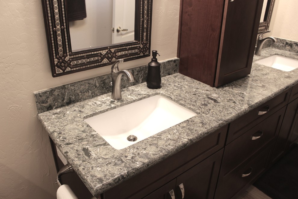 Home design - transitional home design idea in Phoenix