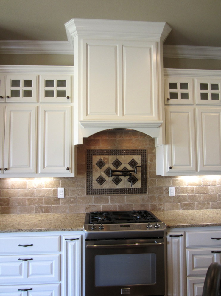 Example of a kitchen design in Little Rock