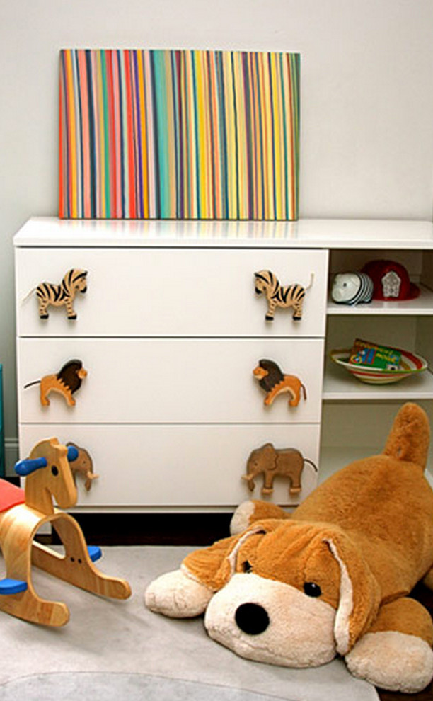 Photo of a transitional kids' room in Los Angeles.