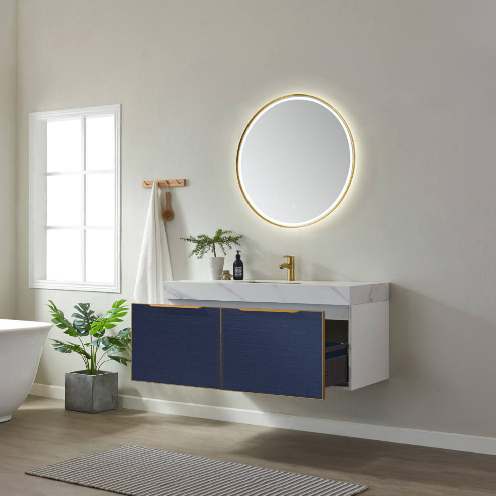 Пример оригинального дизайна: главная ванная комната среднего размера в стиле модернизм с плоскими фасадами, синими фасадами, врезной раковиной, столешницей из искусственного кварца, белой столешницей, тумбой под одну раковину и подвесной тумбой