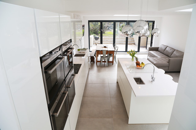 Large Open Plan Kitchen contemporary-koek