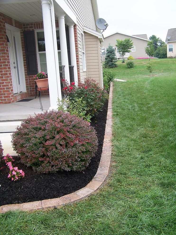 Design ideas for a large shade side yard concrete paver garden path.