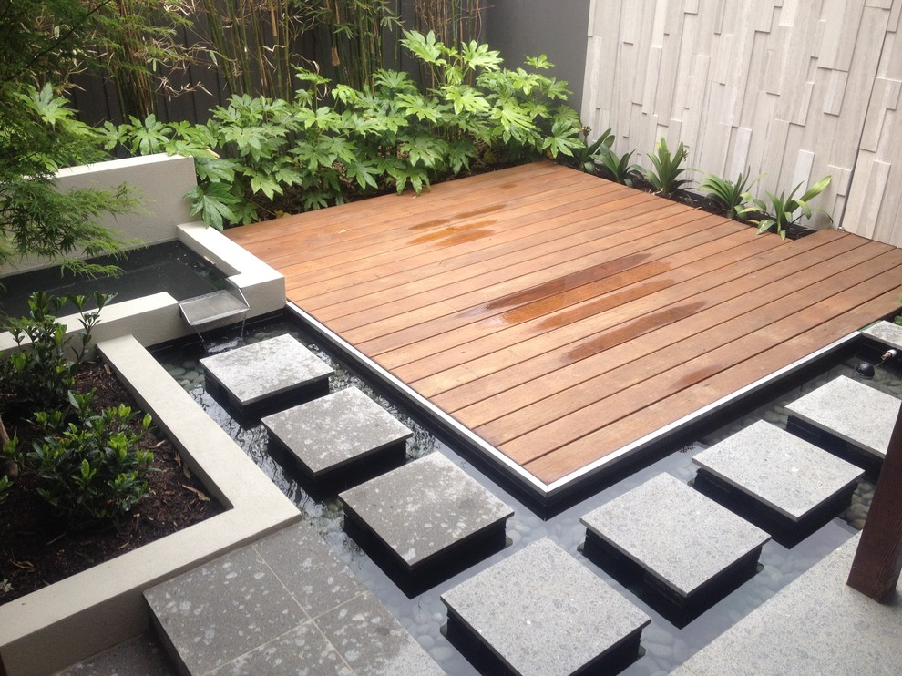 Inspiration for a small contemporary courtyard and ground level deck in Melbourne with no cover.