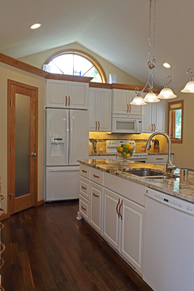 Inspiration for a transitional home design remodel in Minneapolis