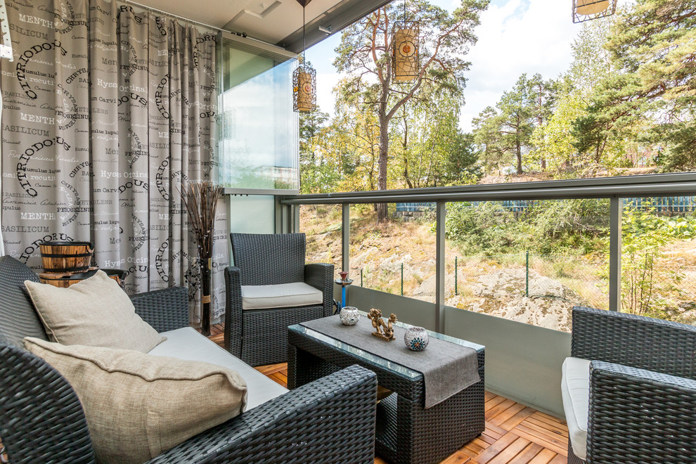 Bild på en stor vintage balkong, med takförlängning