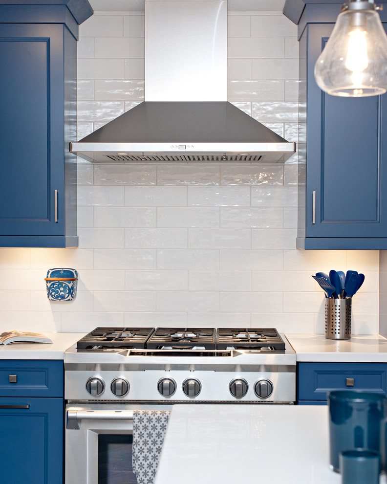 Example of a transitional kitchen design in Toronto