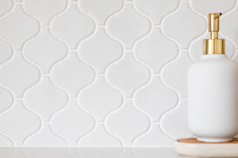 Inspiration for a traditional single-wall laundry room in Perth with quartz benchtops, white splashback and ceramic splashback.
