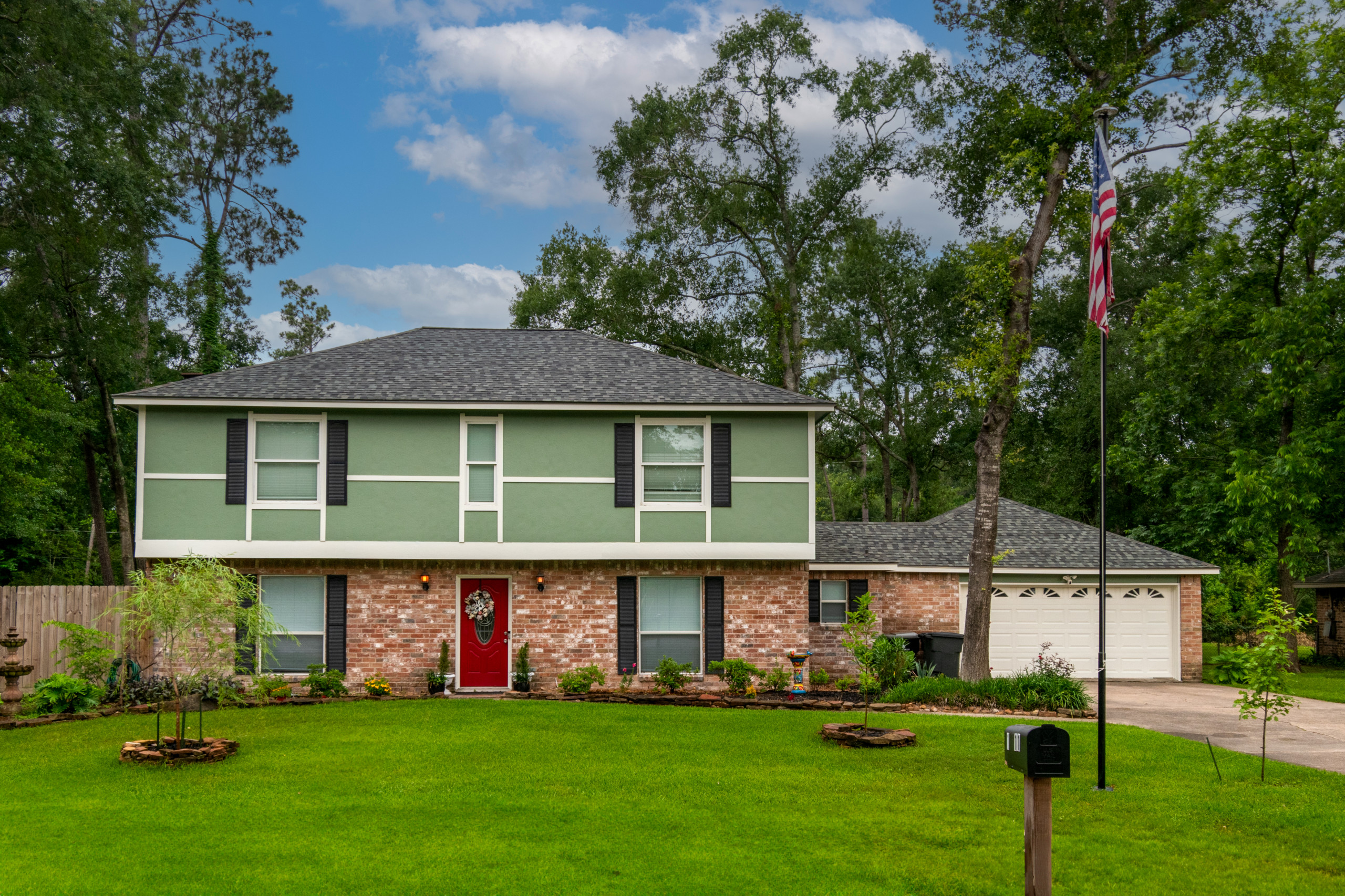 Oak Plaza Siding and Patio Cover