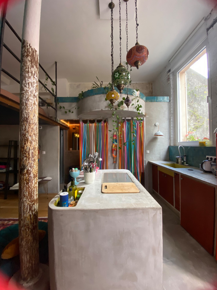 Transformation d'un local en loft brutaliste tropical