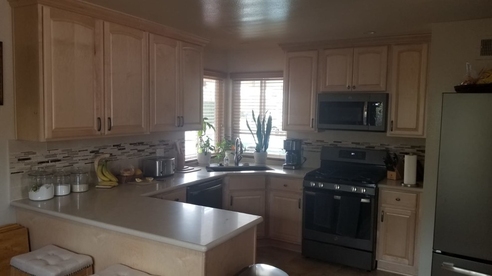 Thousand Oaks,- Kitchen