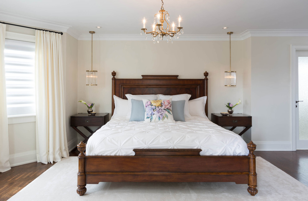 This is an example of a traditional bedroom in Toronto.