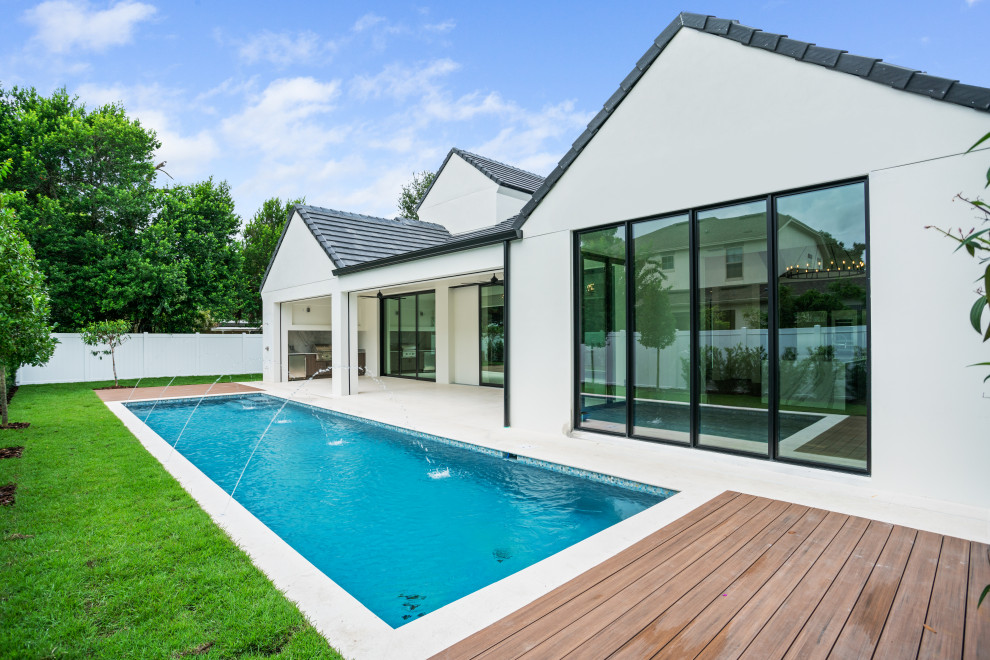 Inspiration for a transitional home design remodel in Orlando