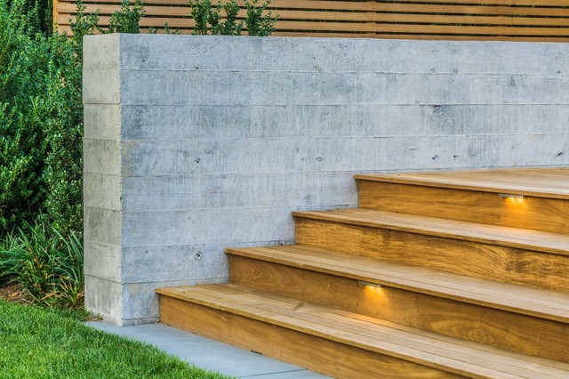 Board Formed Concrete Retaining Wall And Ipe Deck Modern Landscape 