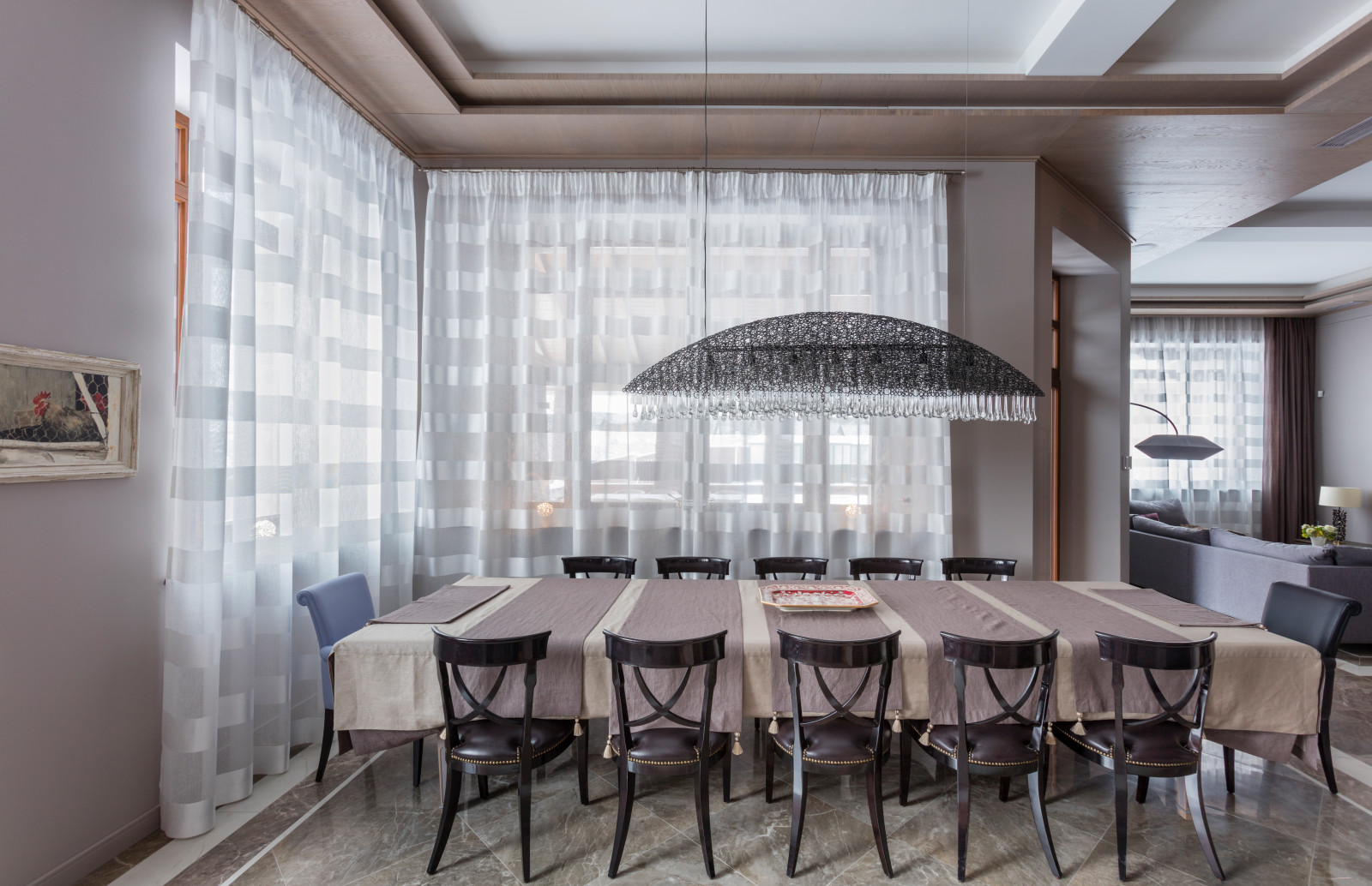 Обеденный стол.