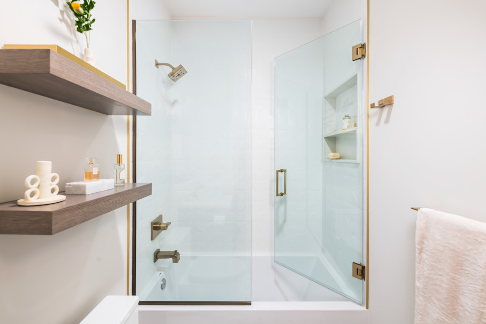 Bathroom - transitional bathroom idea in Chicago