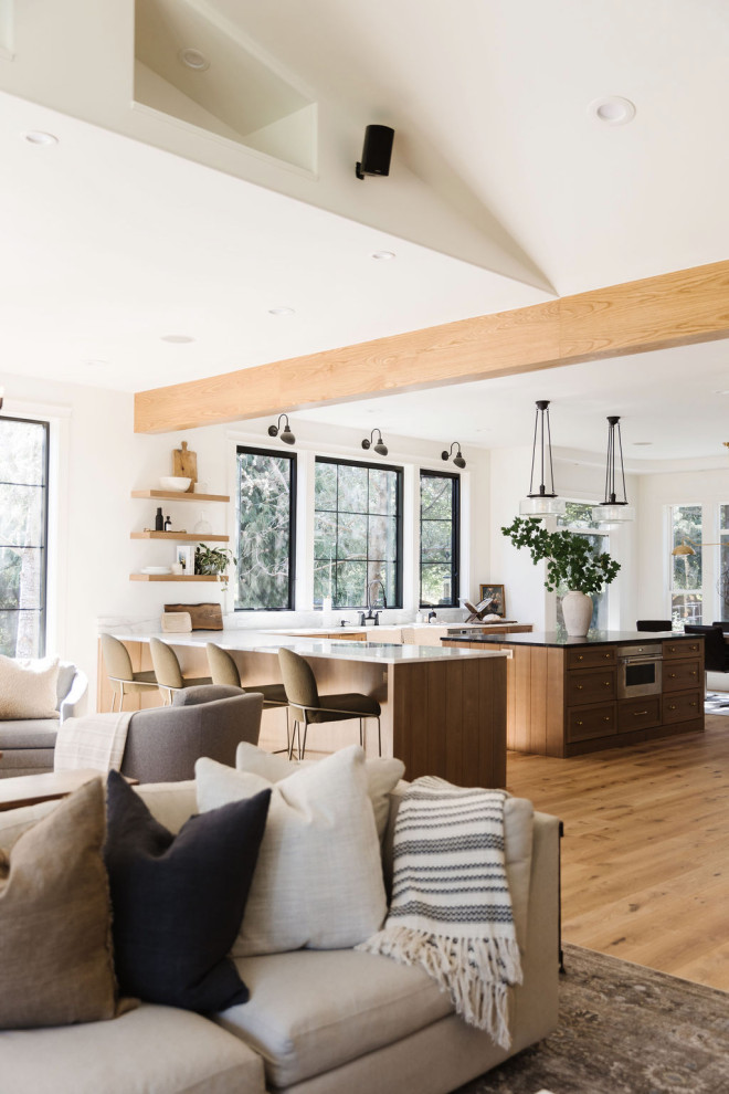 Kitchen - transitional kitchen idea in Seattle