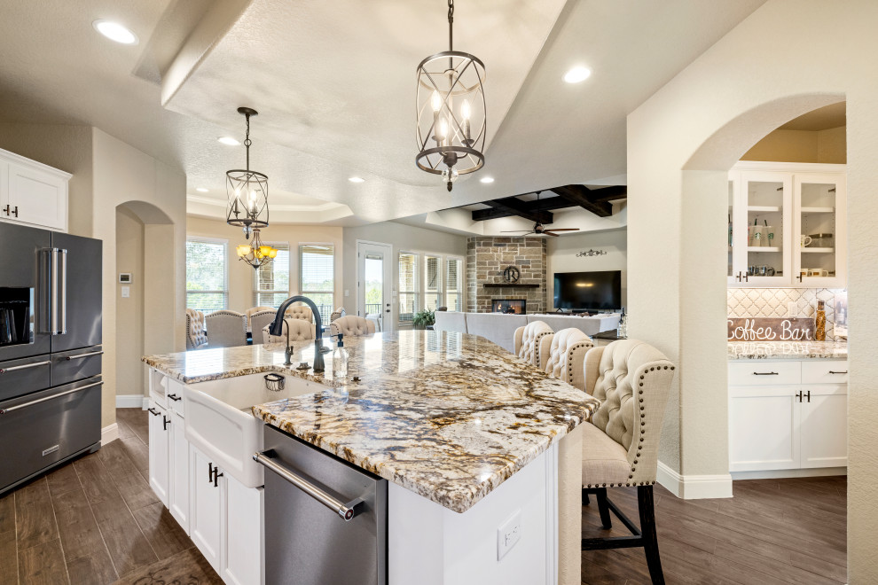 Example of a transitional kitchen design in Austin