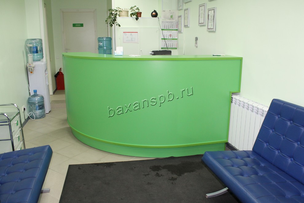Стойки ресепшн