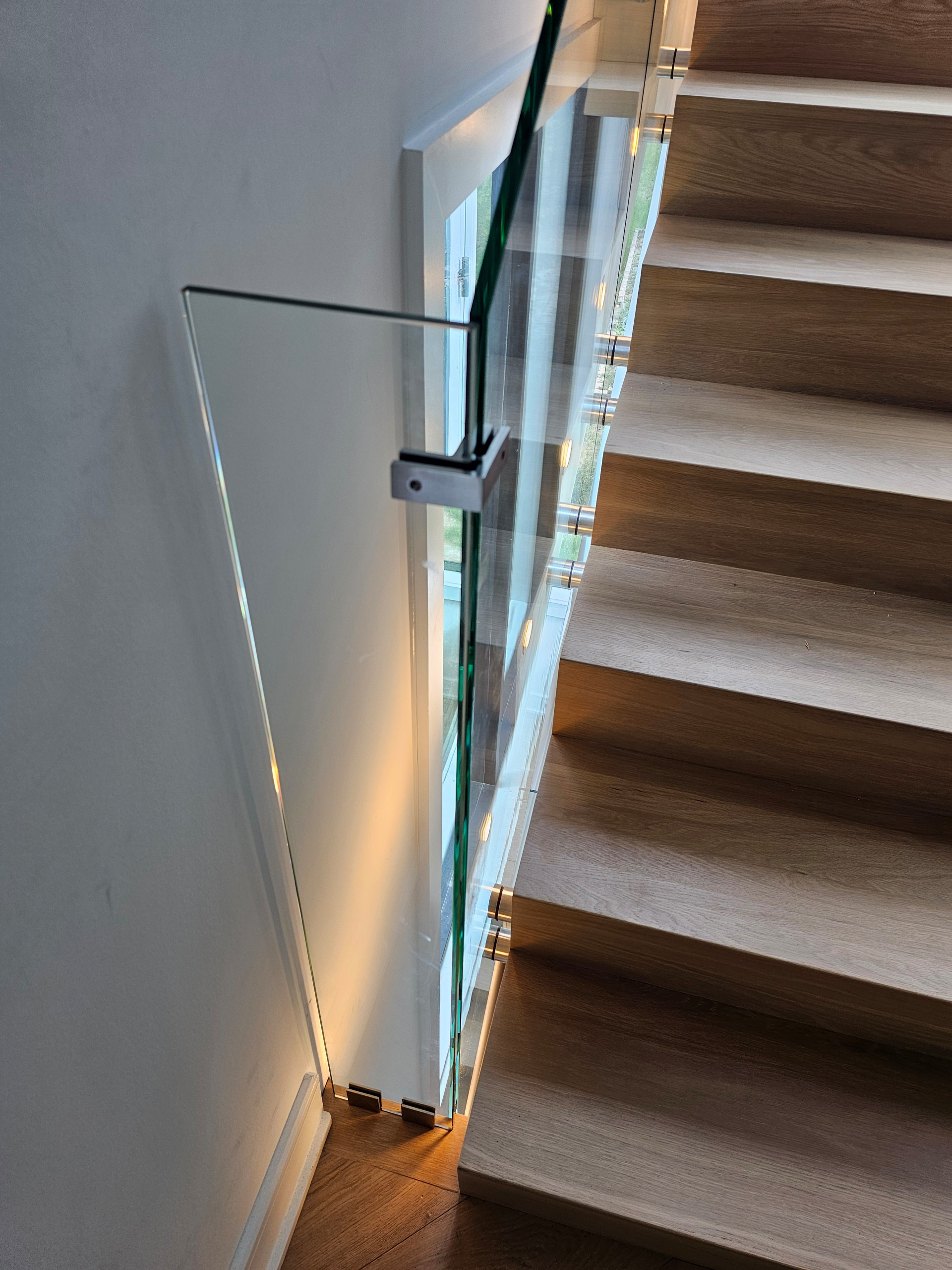 129_White Oak Slanted Riser Modern Stair, Mclean, VA 22102