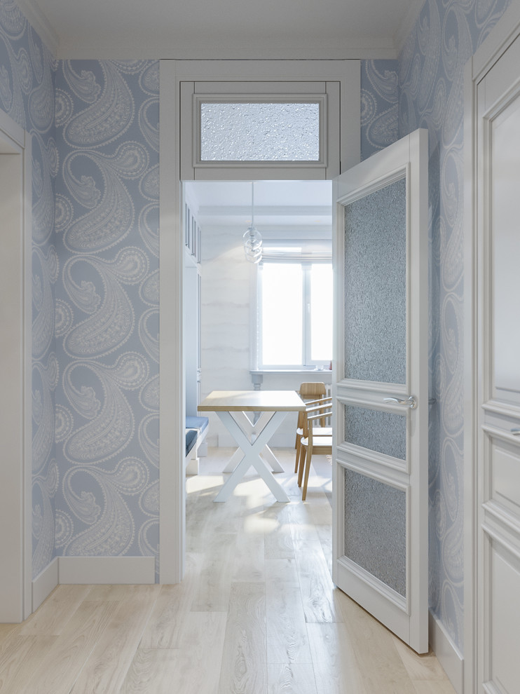 Прихожая-коридор в трехкомнатной квартире