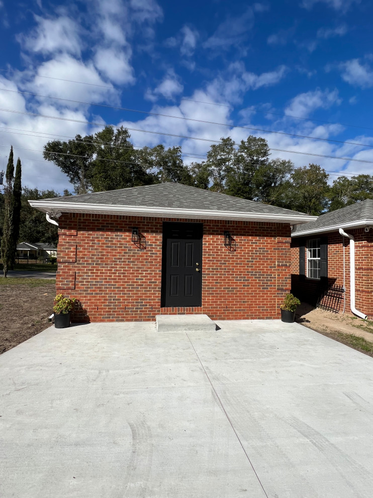 Detached Garage