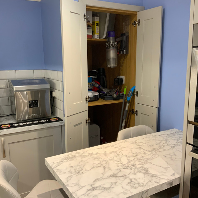 New doors and architrave on built in cupboard Modern Kitchen by