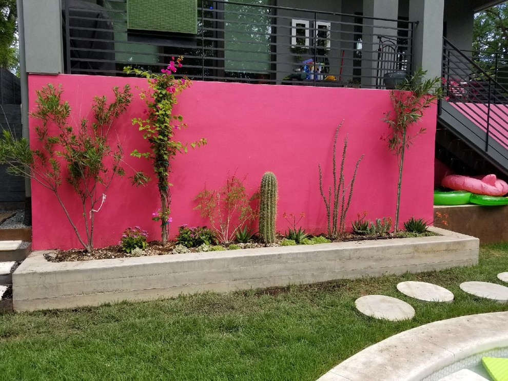 Circle Pool, Pink Wall