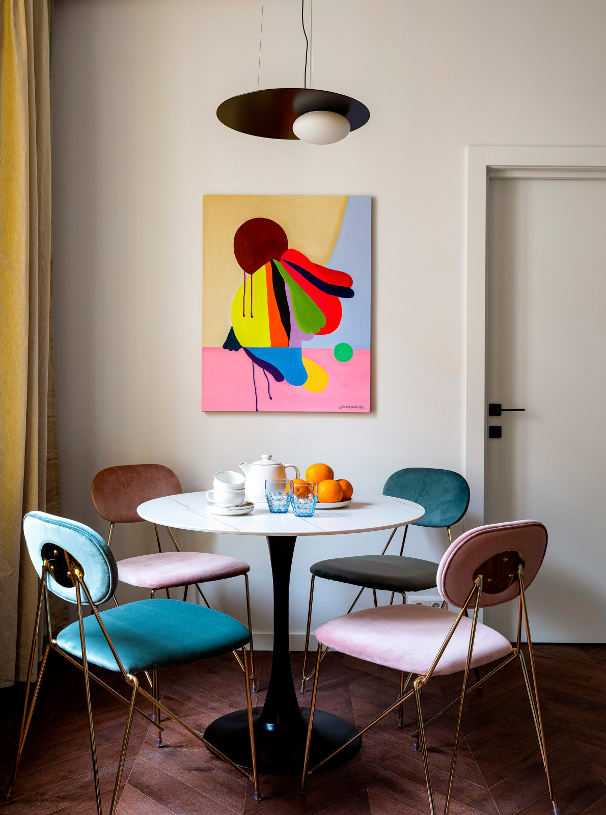 Современный интерьер в старинной доме в центре Москвы для сдачи в аренду