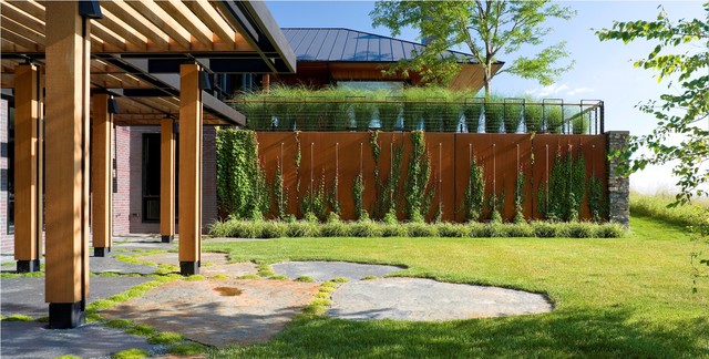 Quaker Bluff Residence rustic-garden