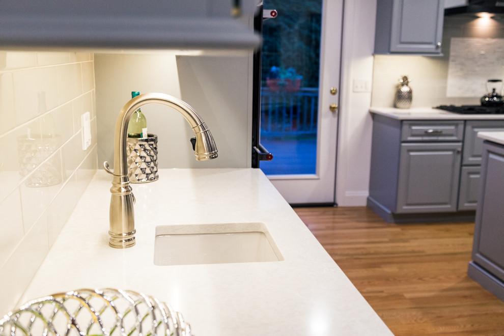 Kitchen - transitional kitchen idea in Providence
