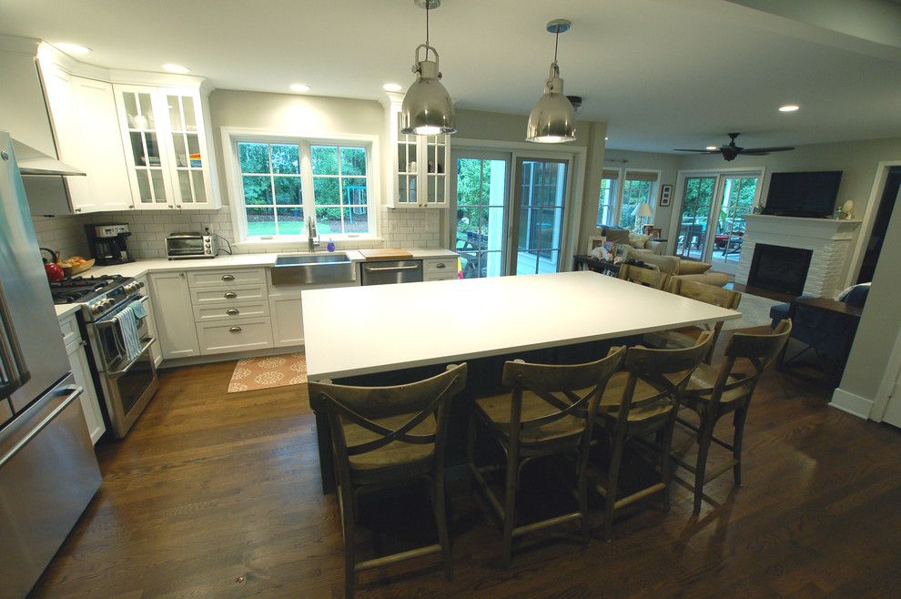Example of a transitional kitchen design in DC Metro