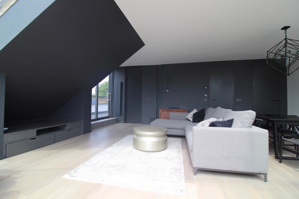 Design ideas for a modern living room in London.