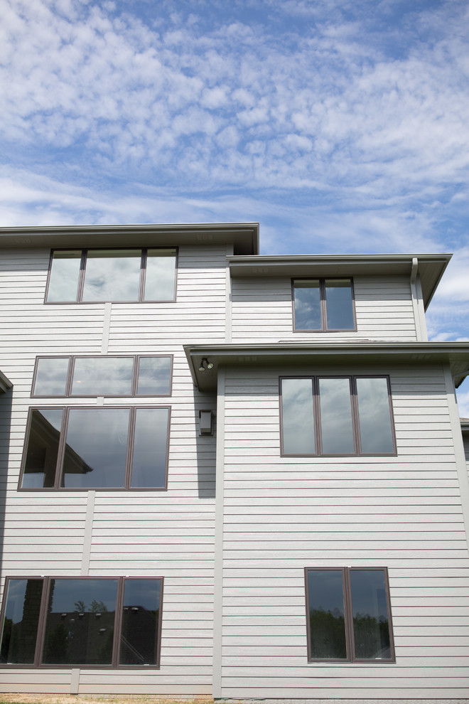 Home design - transitional home design idea in Omaha