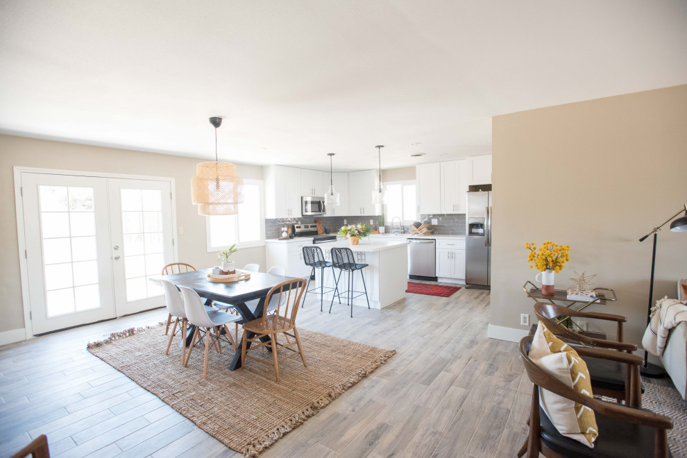 Home design - transitional home design idea in Phoenix