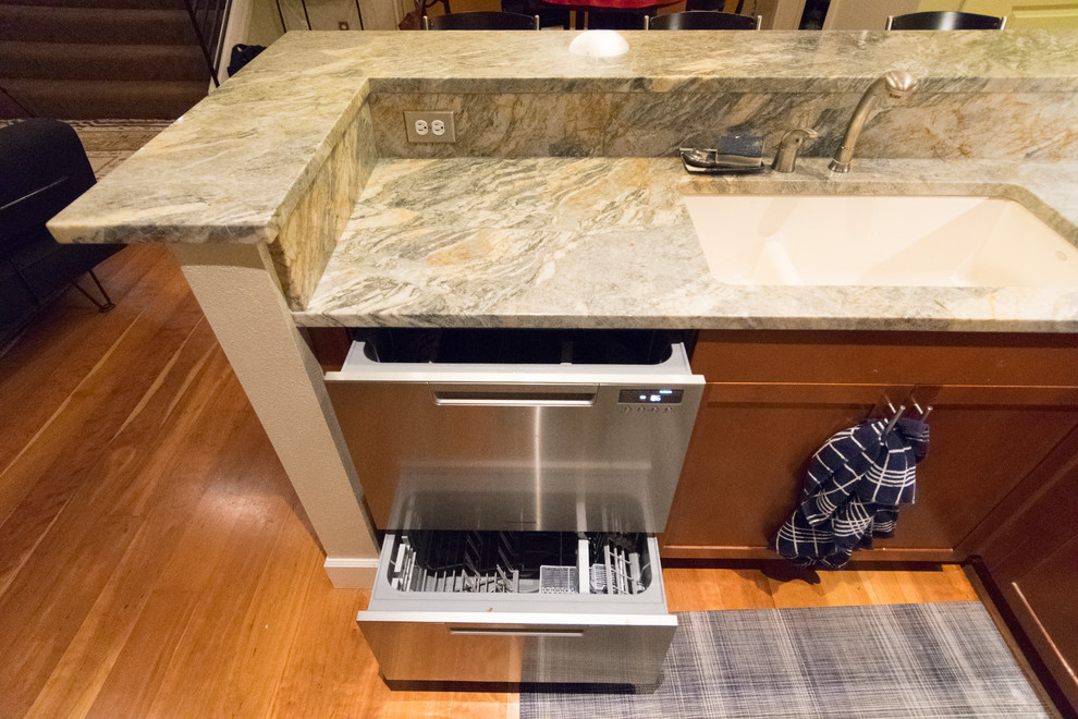 Home design - transitional home design idea with an undermount sink, granite countertops, green backsplash, stone slab backsplash and stainless steel appliances