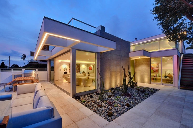 Photo of a contemporary exterior in San Diego.