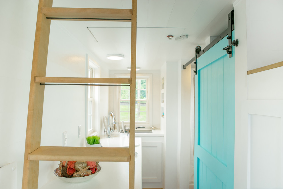 Kitchen - contemporary kitchen idea in Other