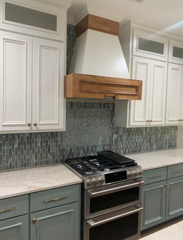 Example of a transitional kitchen design in Austin