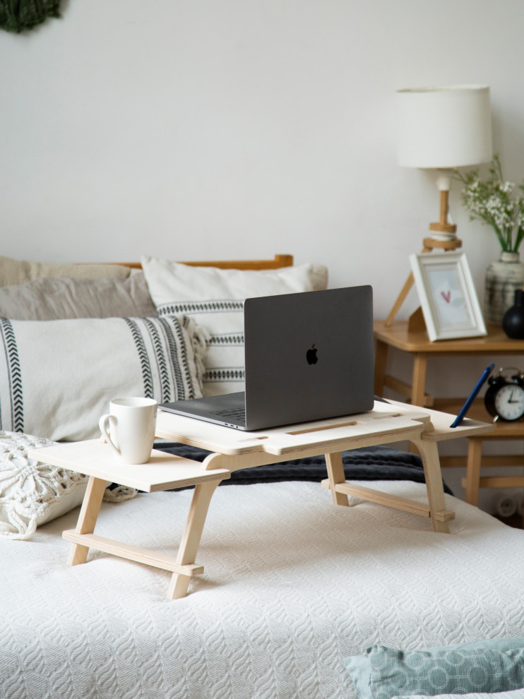 Stayhome Desk - накроватный дэск. Позволяет расположиться с ноутбуком на диване!