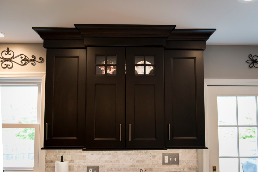 Inspiration for a transitional home design remodel in Chicago