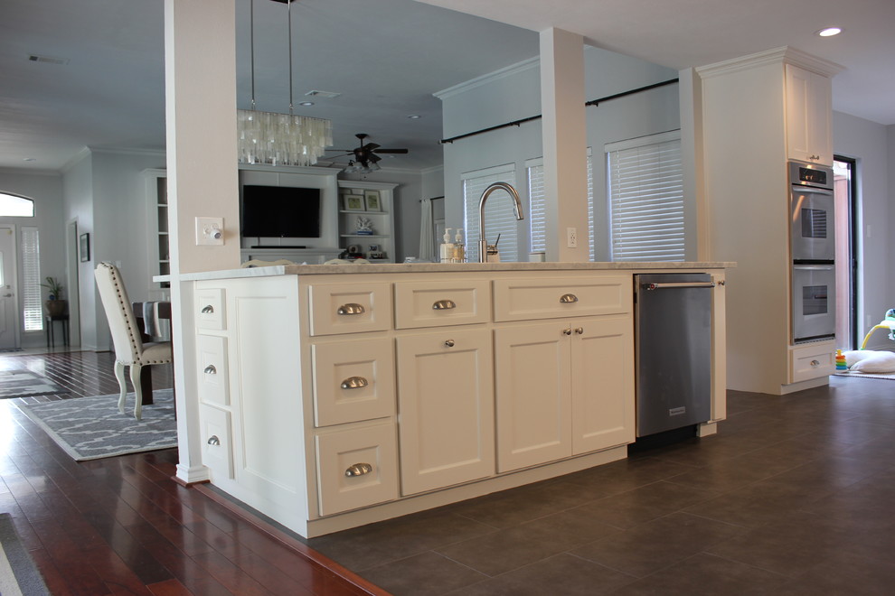 Inspiration for a transitional kitchen remodel in Dallas